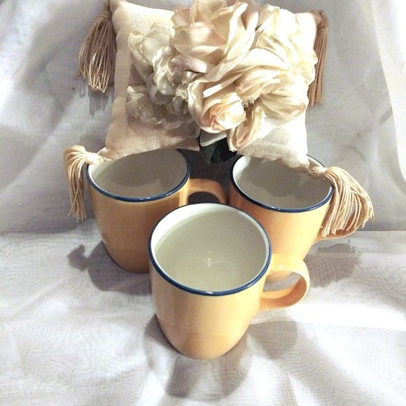 Nancy Calhoun Fusion Mugs in Honey Sapphire - Picture 5 of 11